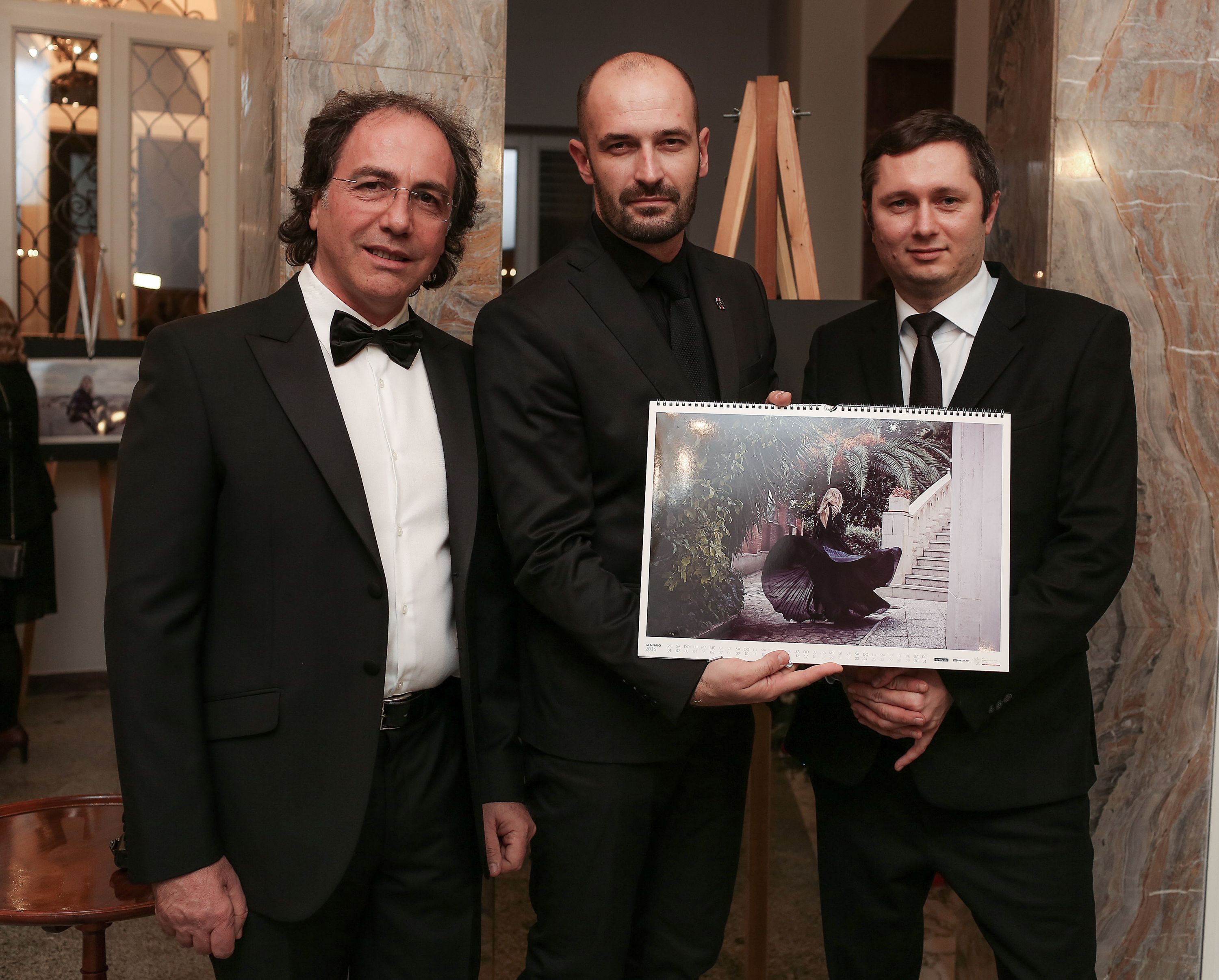Od lewej: Giuseppe Bengivenga, Szef Rynku Włoskiego, Piotr Stokłosa, fotograf. Mikołaj Placek. Prezes Zarządu